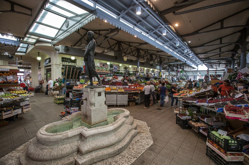 the historic Albinelli Market